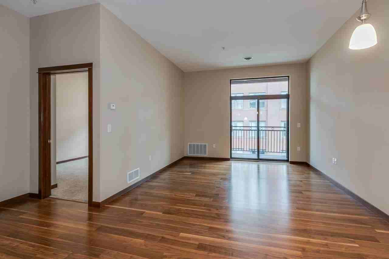 270 4th St E #504 - Photo 7 of 32