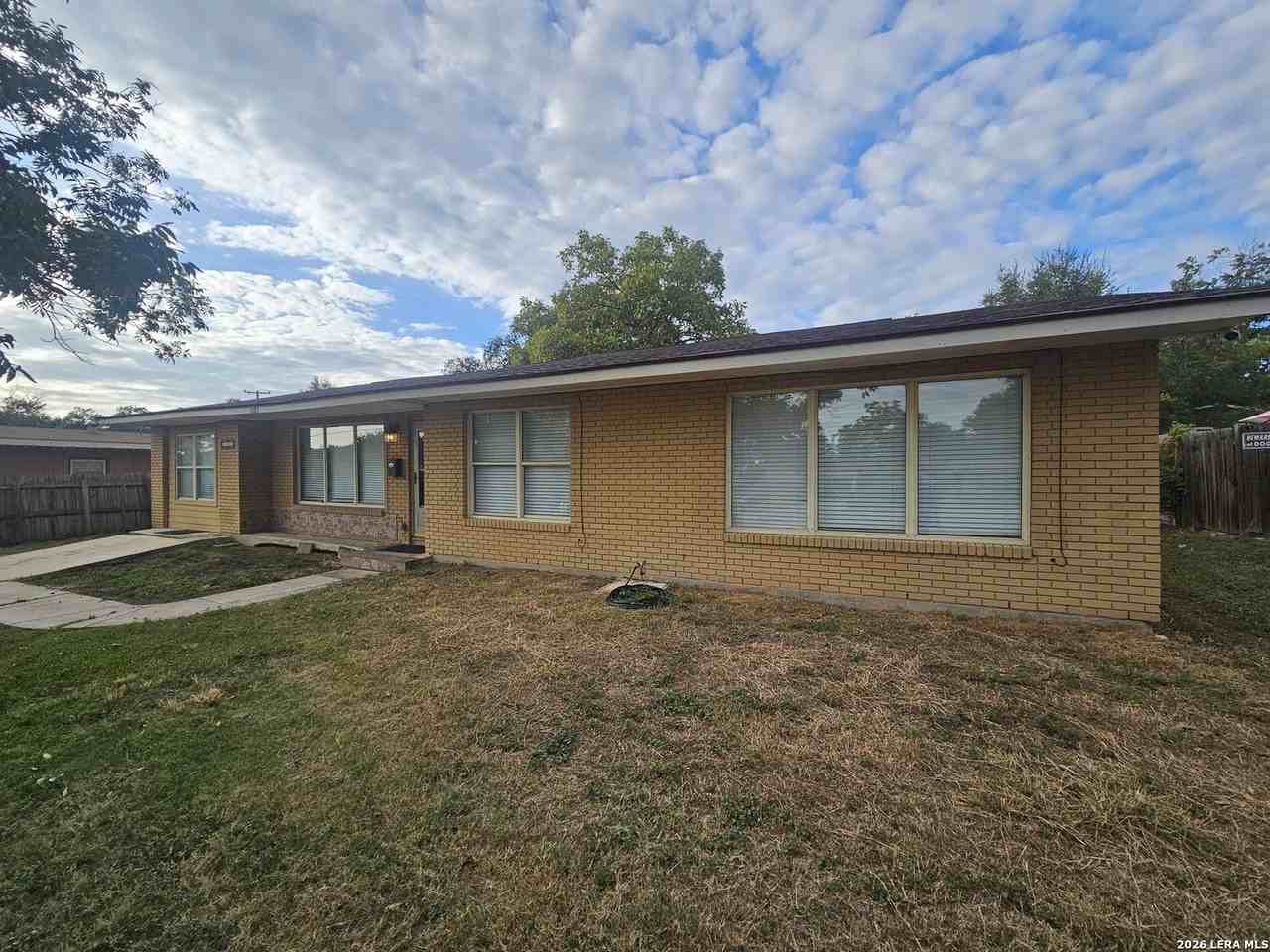 1227 Oblate Dr - Photo 2 of 27