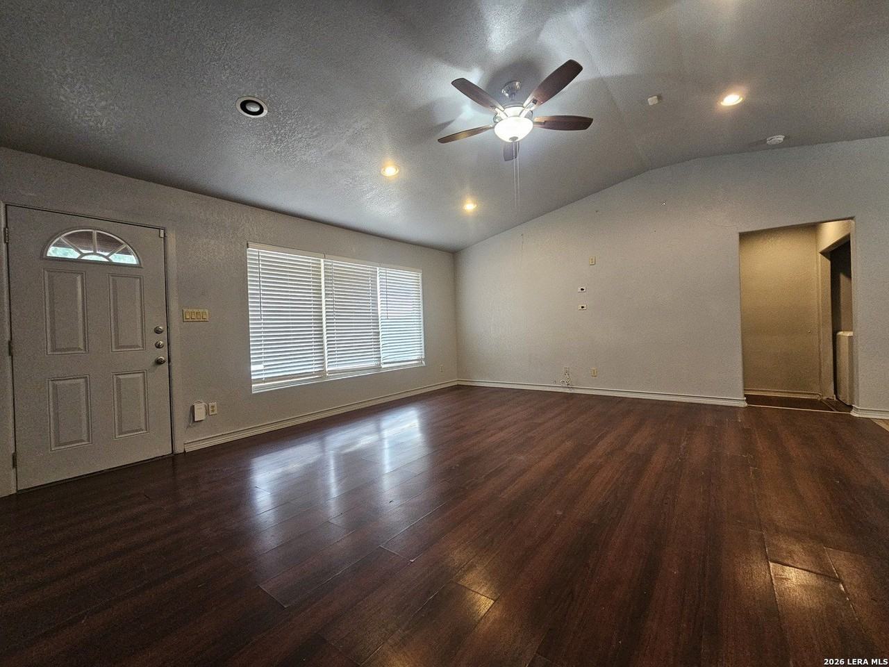1227 Oblate Dr - Photo 3 of 27