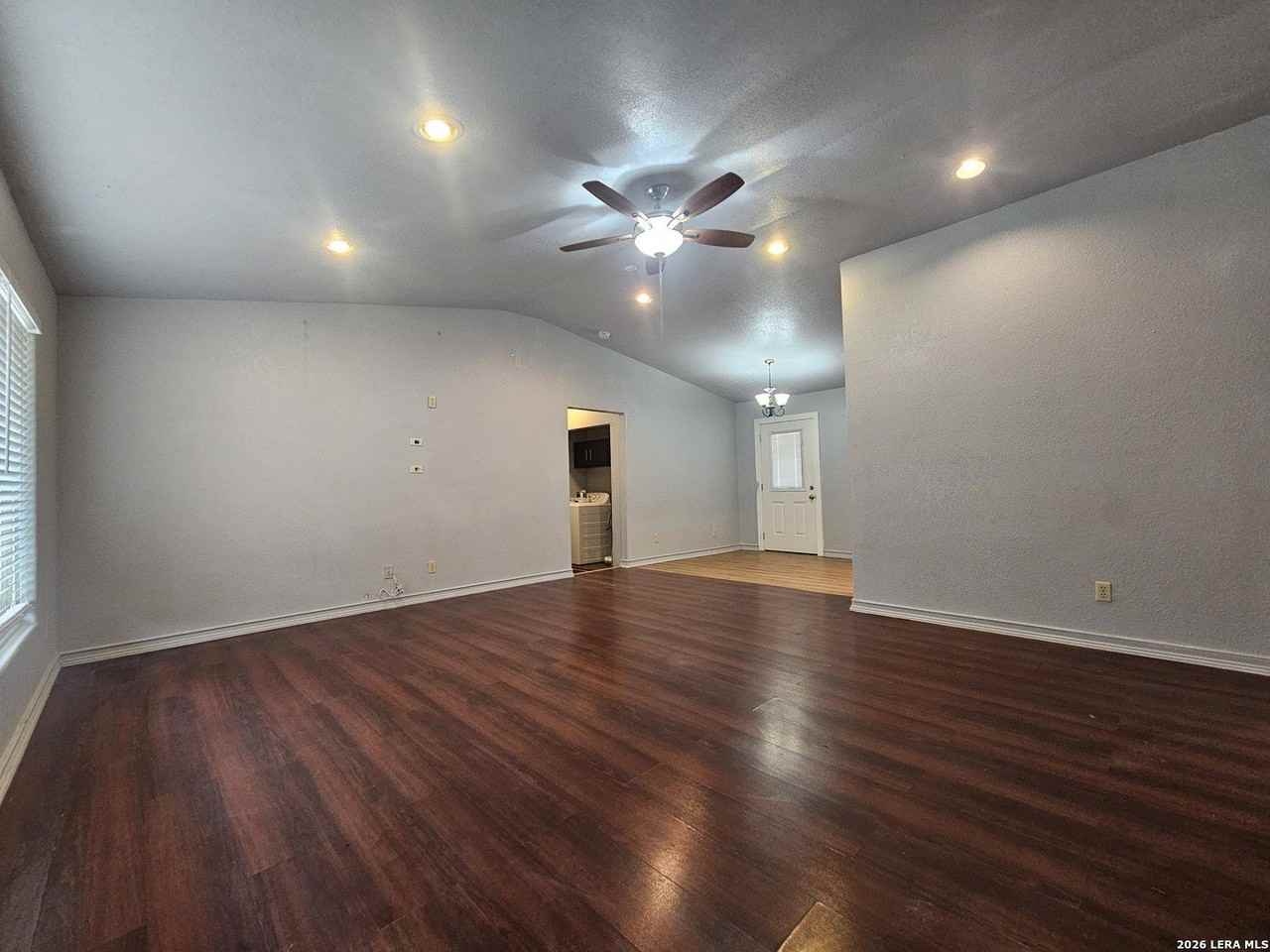 1227 Oblate Dr - Photo 4 of 27