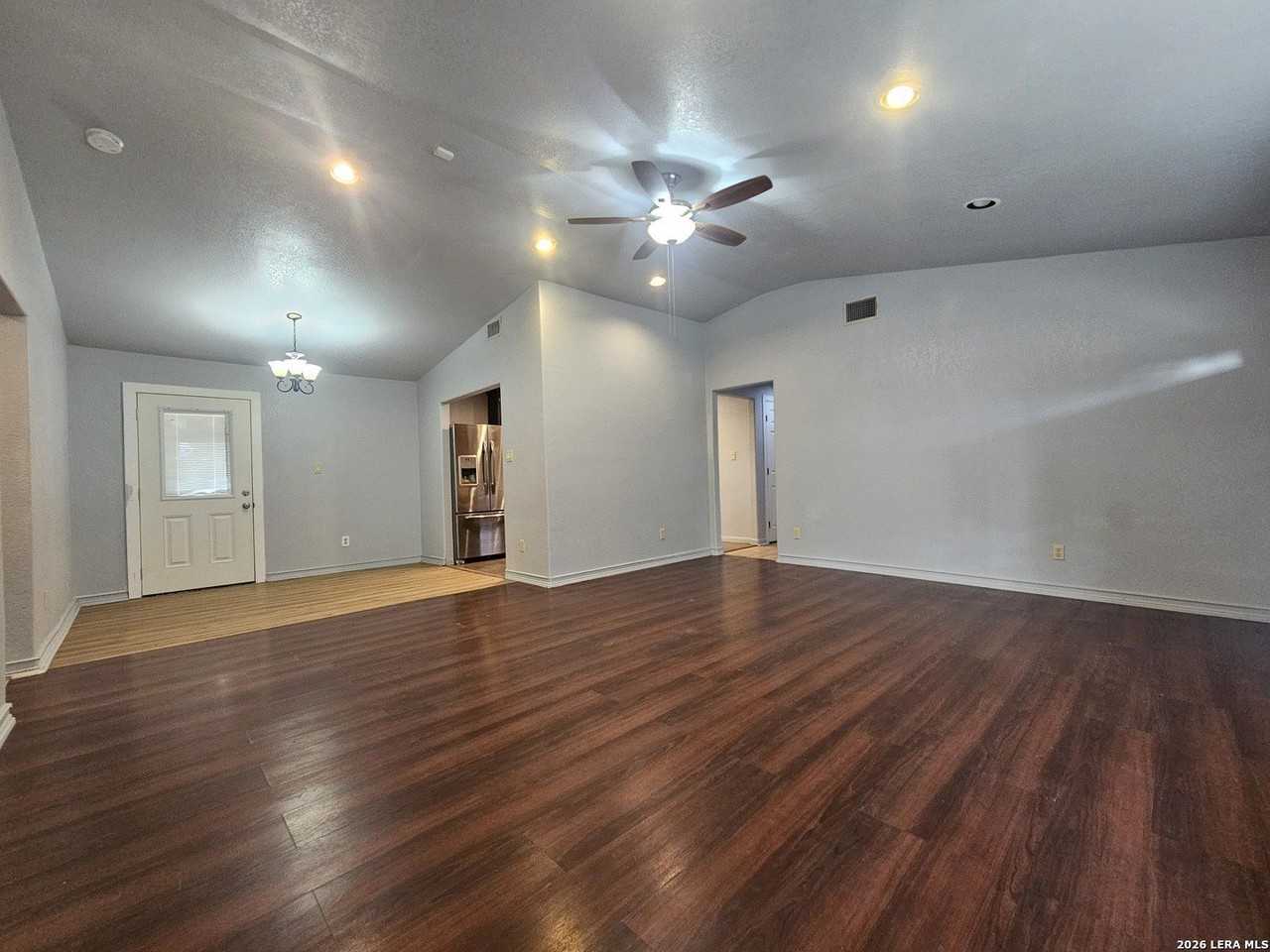 1227 Oblate Dr - Photo 5 of 27
