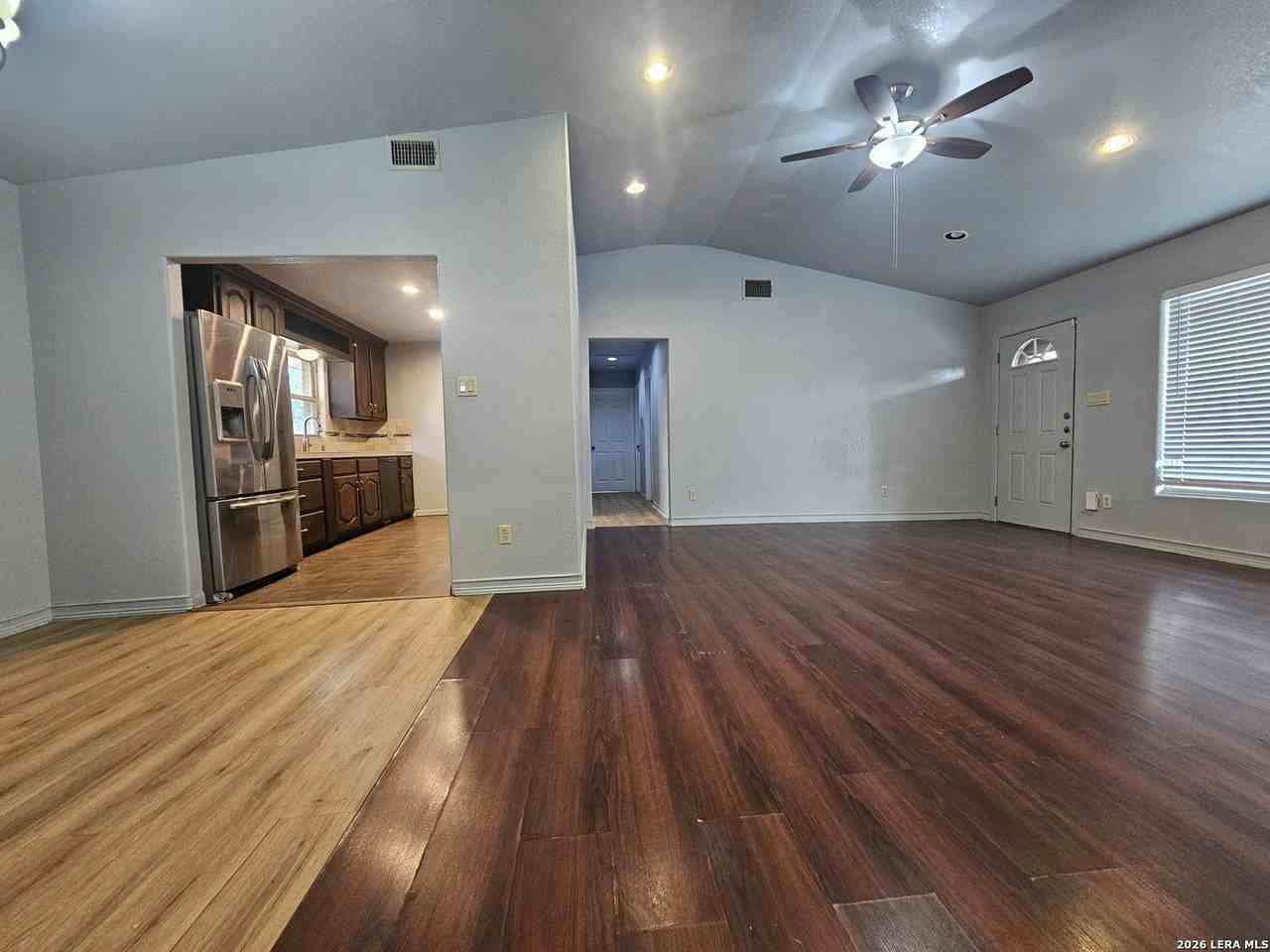1227 Oblate Dr - Photo 6 of 27