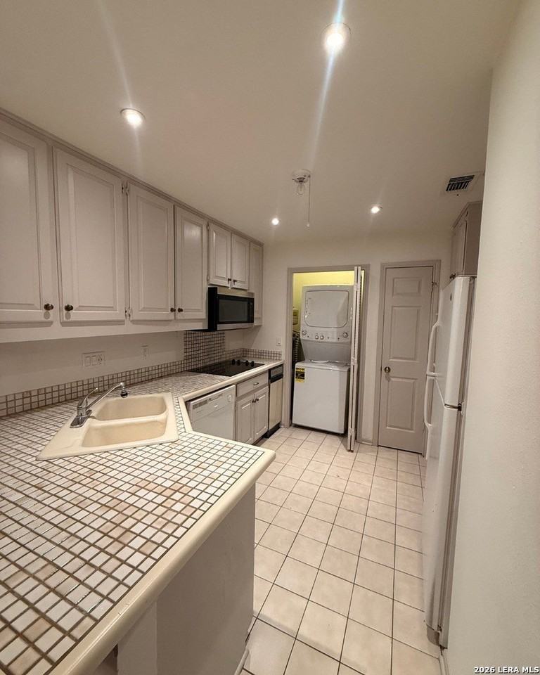 101 Fenimore Ave #6 - Photo 5 of 13