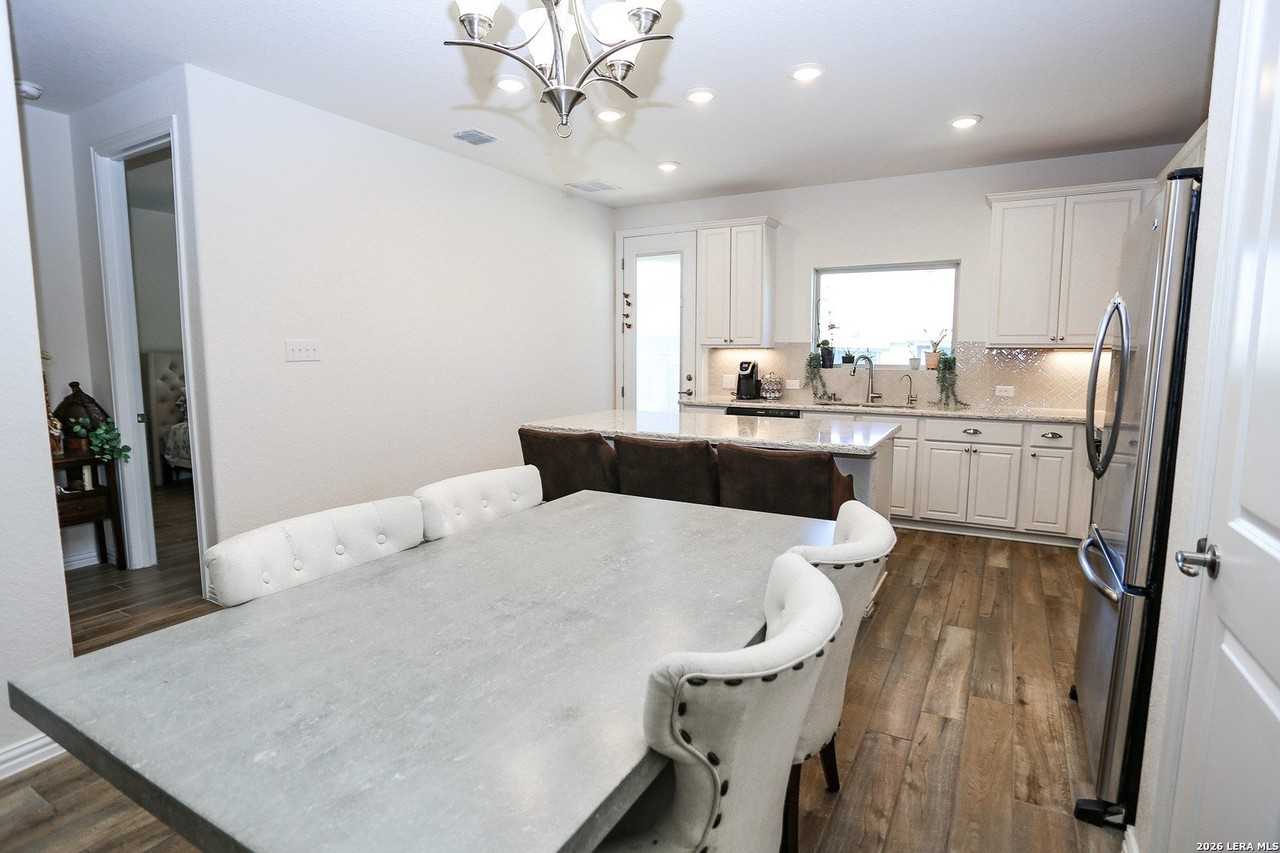 2046 Egret Ave - Photo 5 of 31