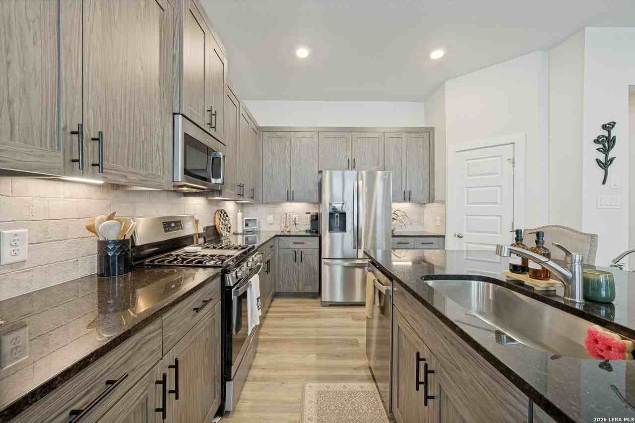 1617 Craftsman - Photo 3 of 18