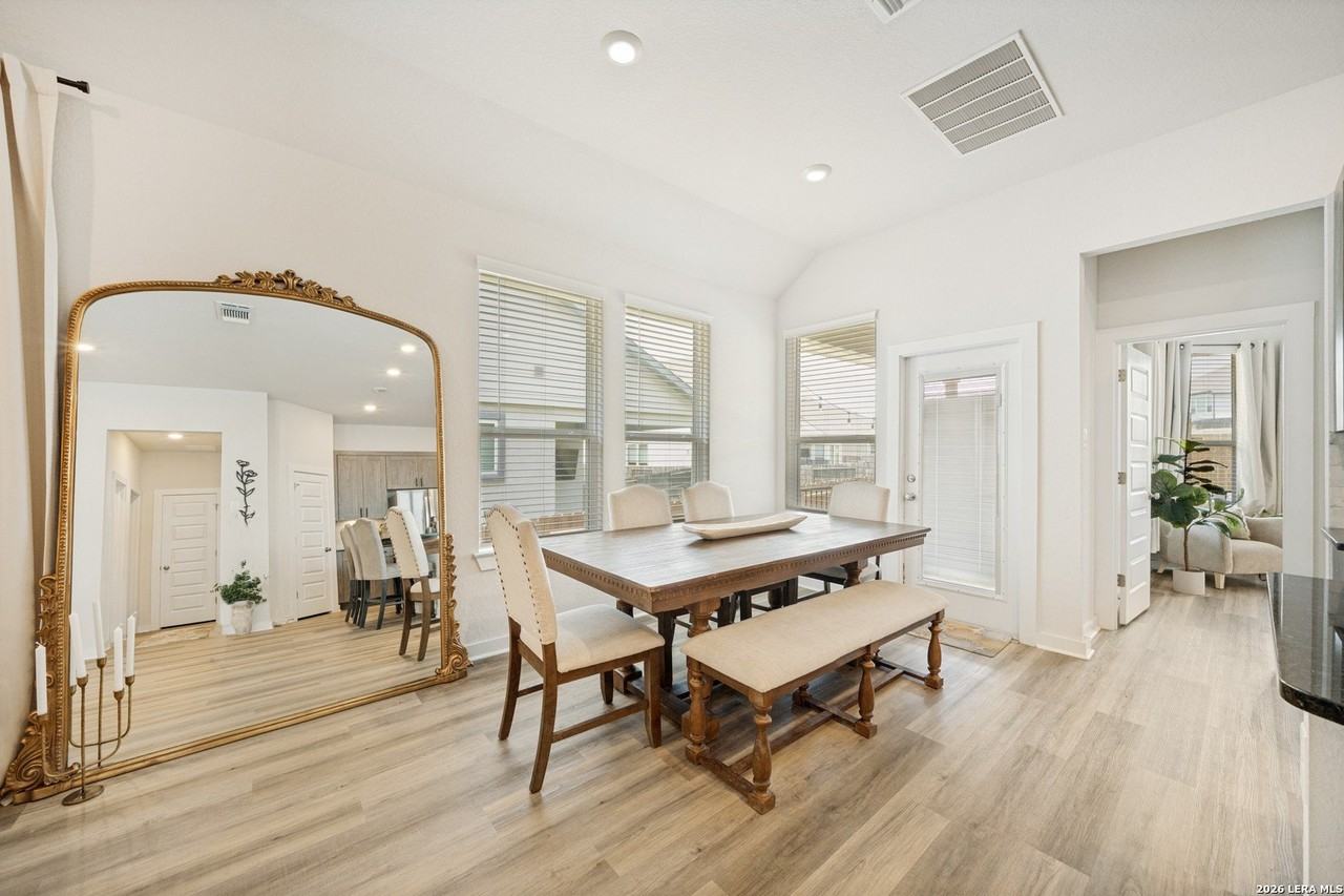 1617 Craftsman - Photo 4 of 18