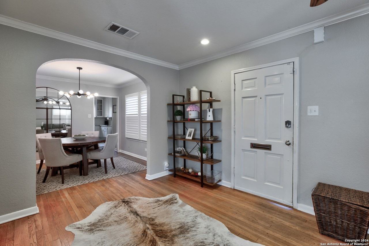 356 Larchmont Dr - Photo 3 of 18