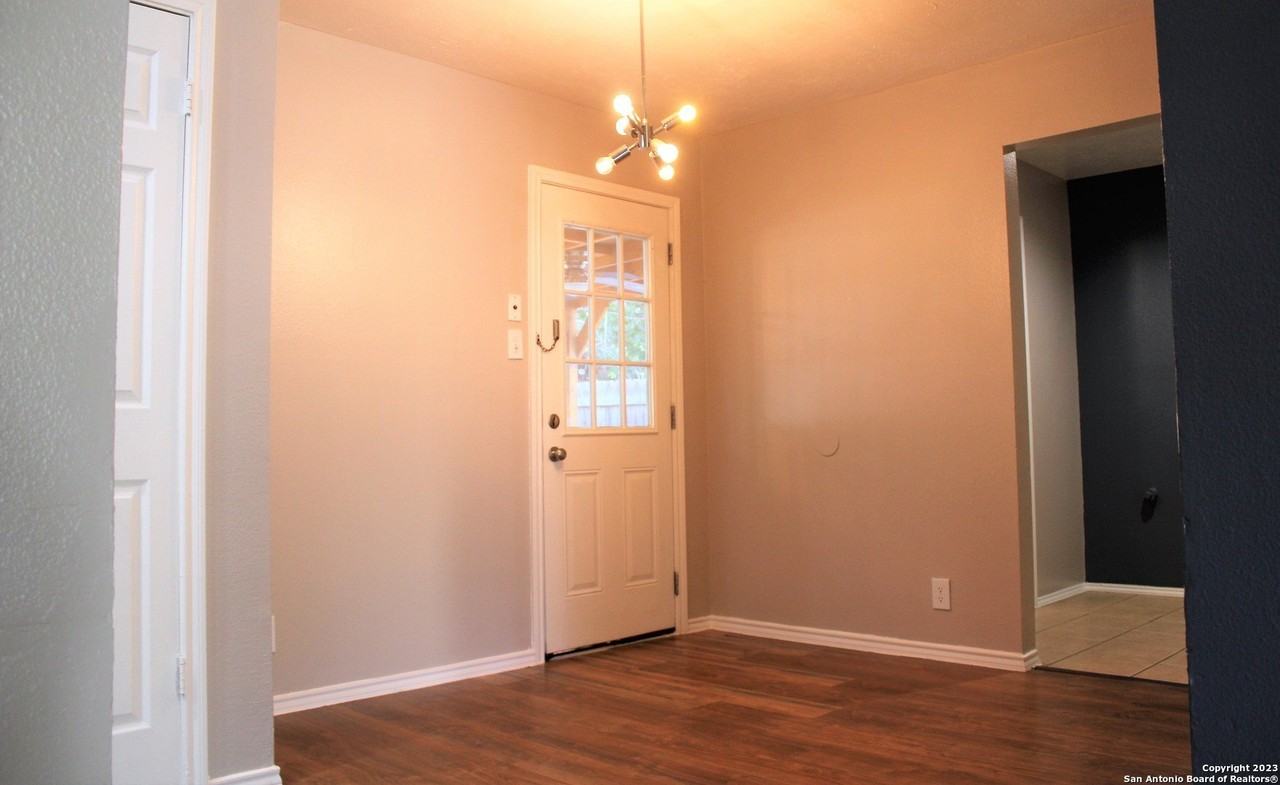 9226 Encino Vlg - Photo 5 of 20