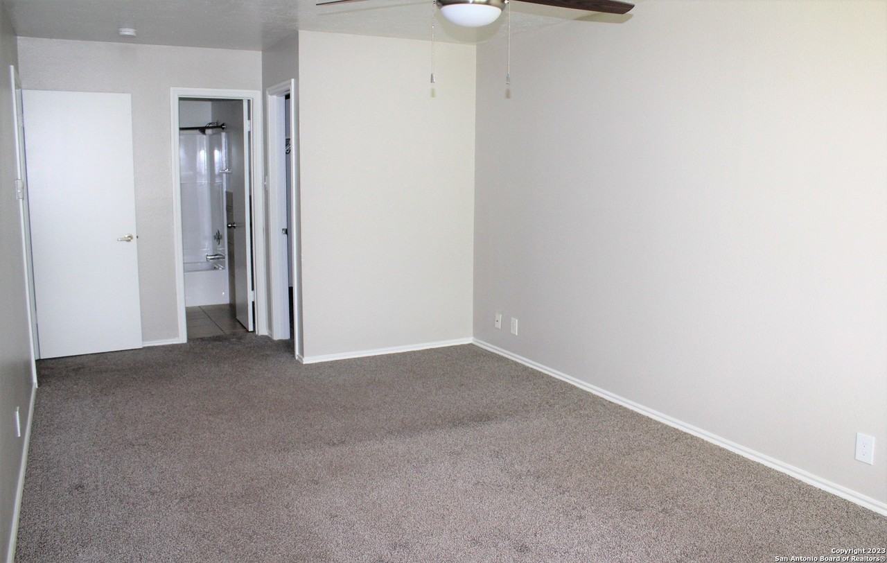 9226 Encino Vlg - Photo 7 of 20