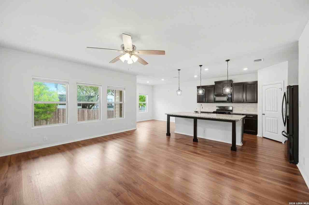 13010 Vista Holw - Photo 4 of 29