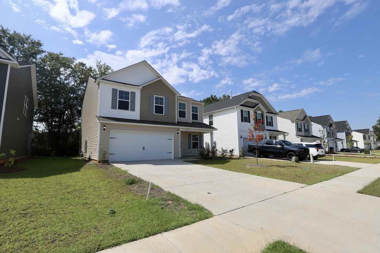 1718 Canopy Dr - Photo 2 of 50