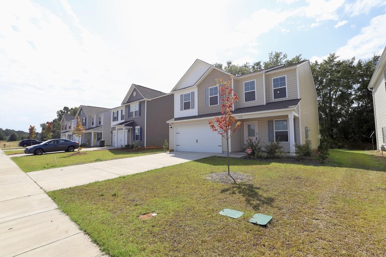 1718 Canopy Dr - Photo 3 of 50