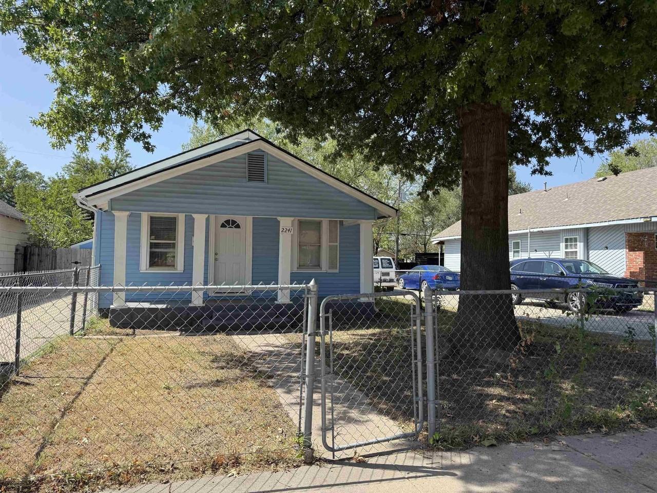 2241 N Mascot Ave - Photo 2 of 14