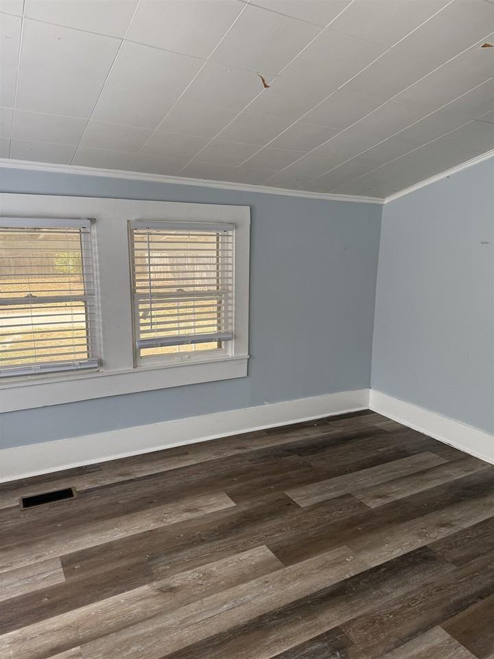 2241 N Mascot Ave - Photo 7 of 14