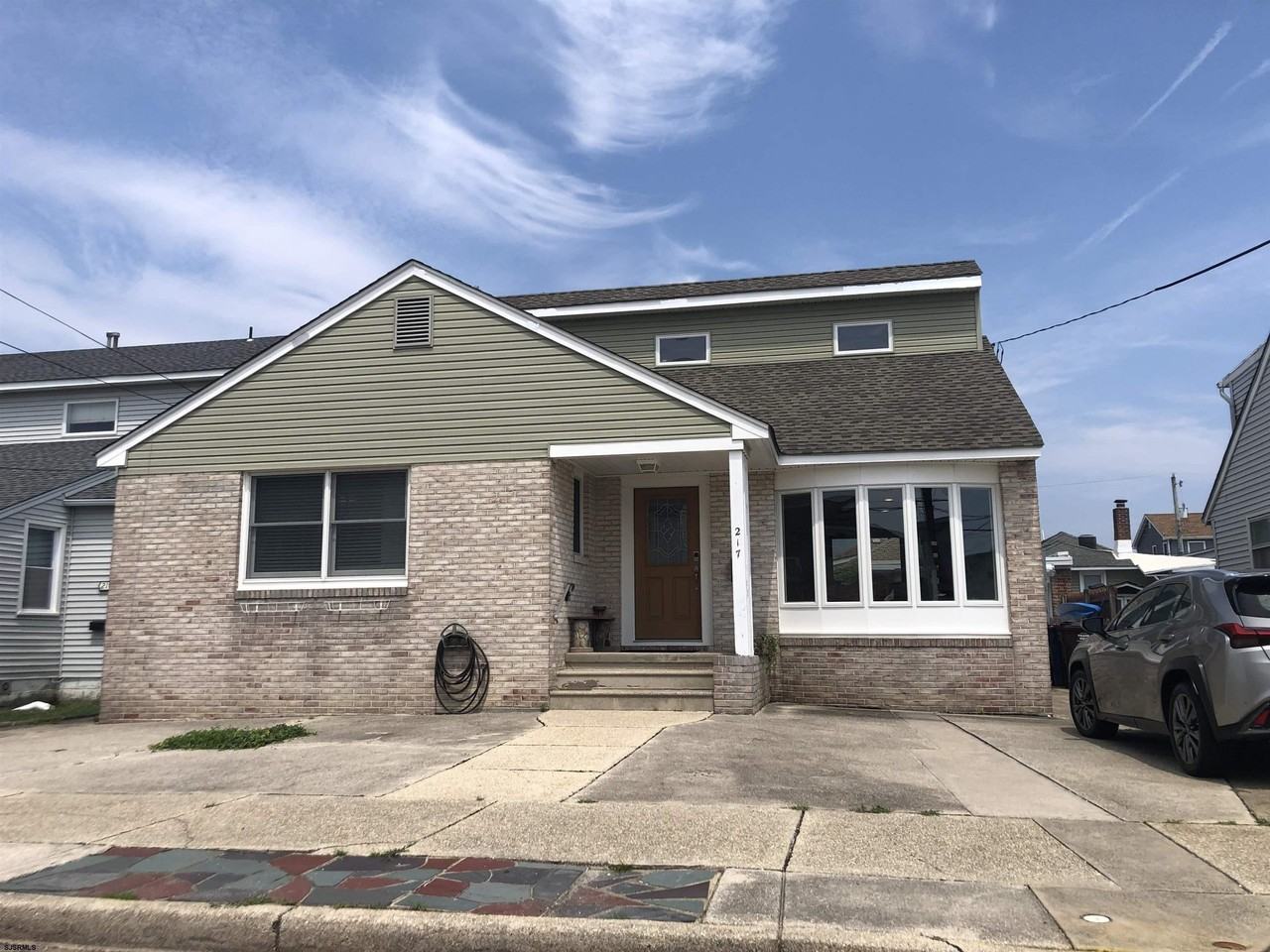 217 N Dudley Ave - Photo 2 of 27