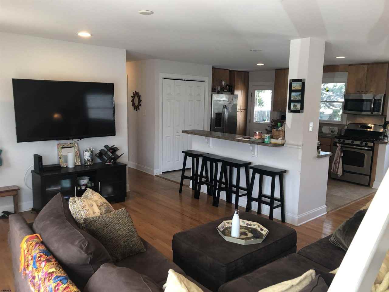 217 N Dudley Ave - Photo 4 of 27