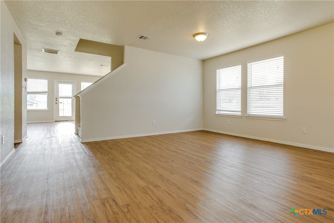 10542 Manor Crk - Photo 3 of 25
