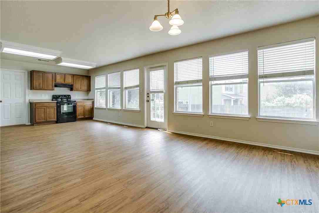 10542 Manor Crk - Photo 7 of 25