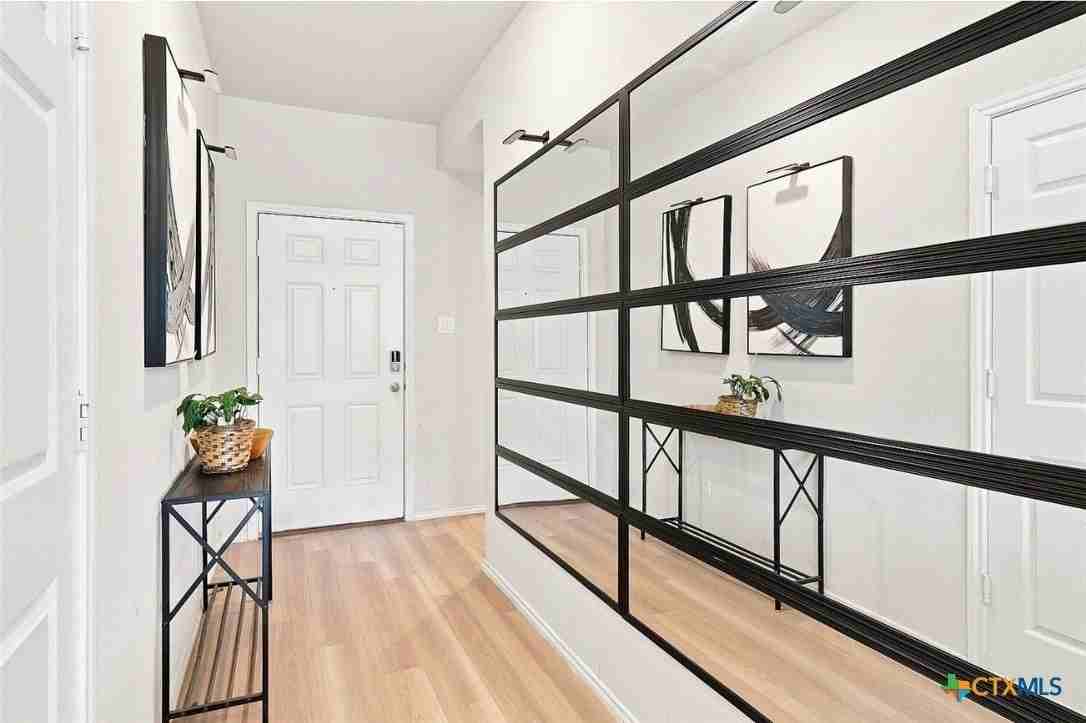 1524 Merritt St - Photo 2 of 13