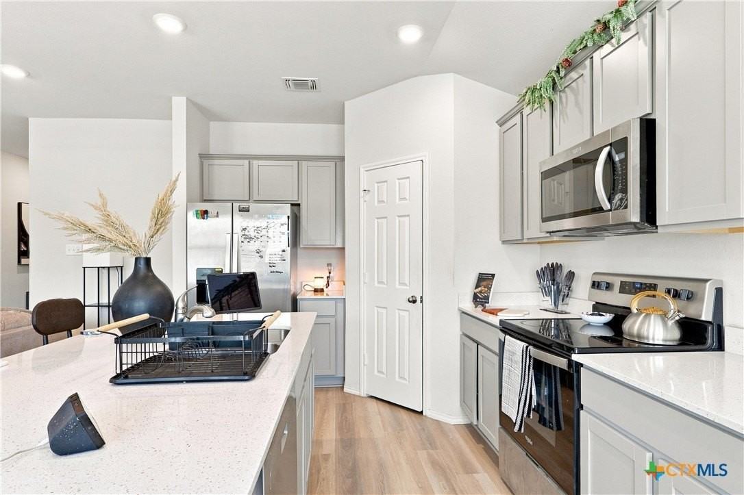 1524 Merritt St - Photo 4 of 13