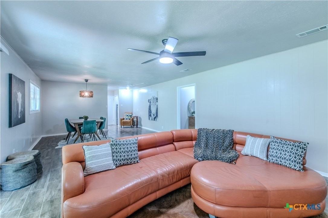 213 E Upshaw Ave - Photo 2 of 14