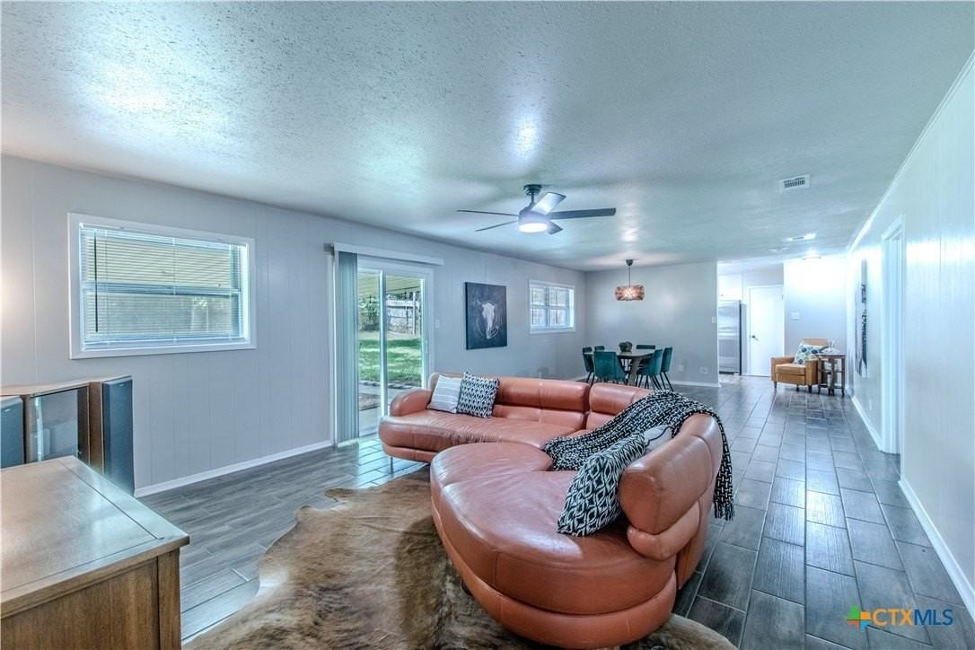 213 E Upshaw Ave - Photo 3 of 14