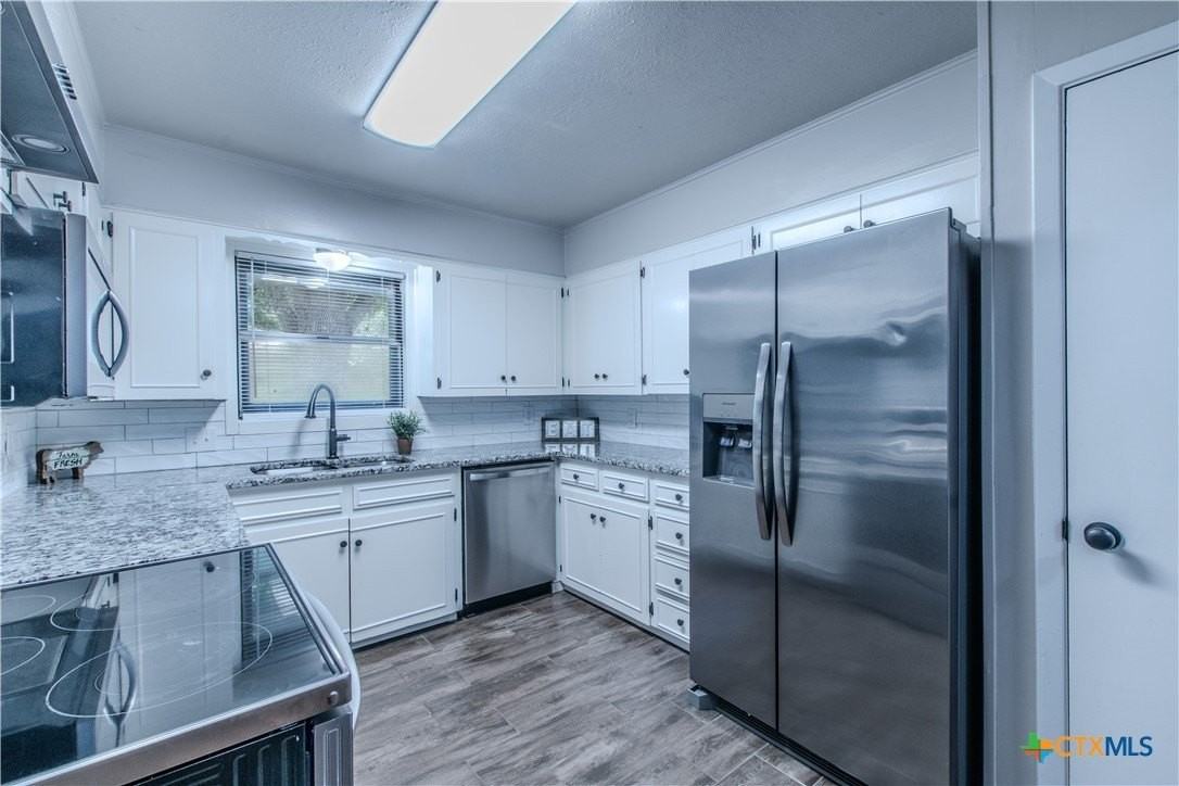 213 E Upshaw Ave - Photo 5 of 14