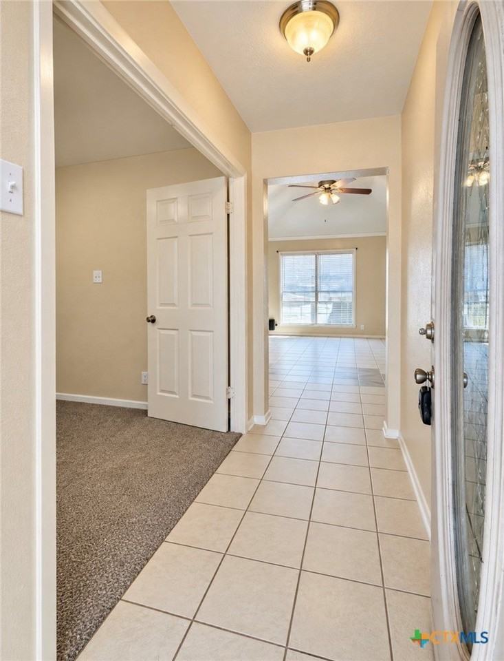 2204 Lazy Ridge Dr - Photo 2 of 16