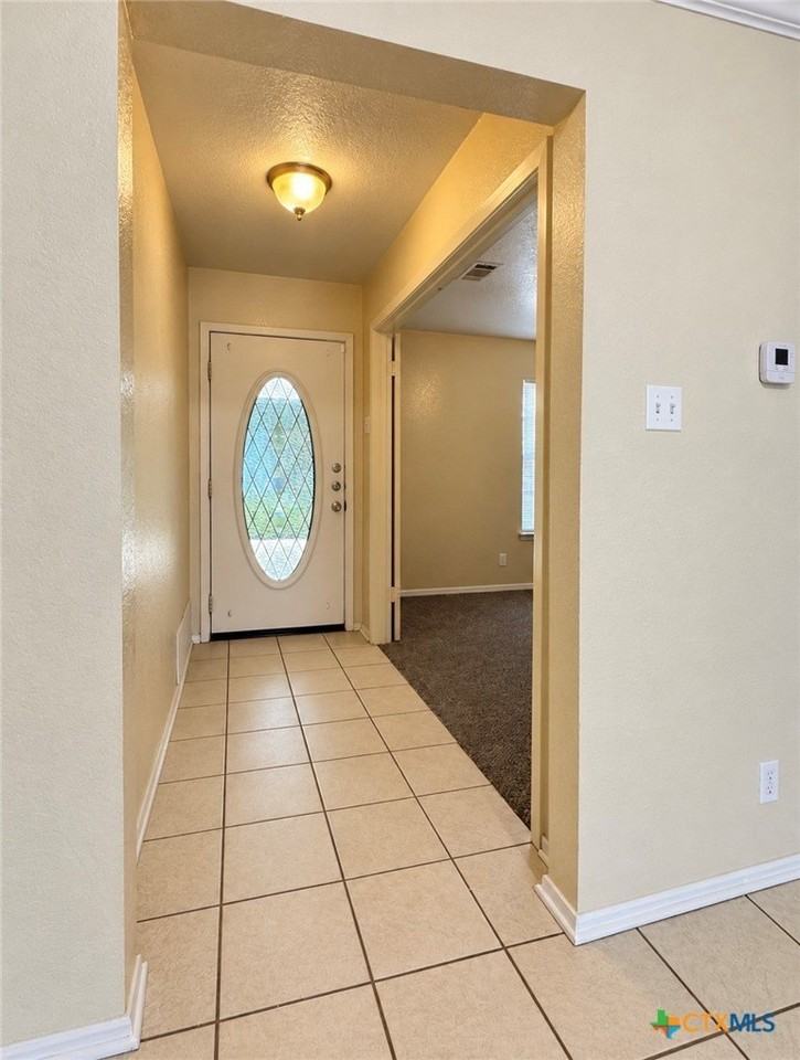 2204 Lazy Ridge Dr - Photo 4 of 16