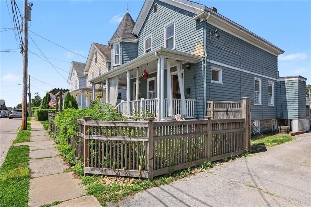 24 Russell Ave - Photo 3 of 34
