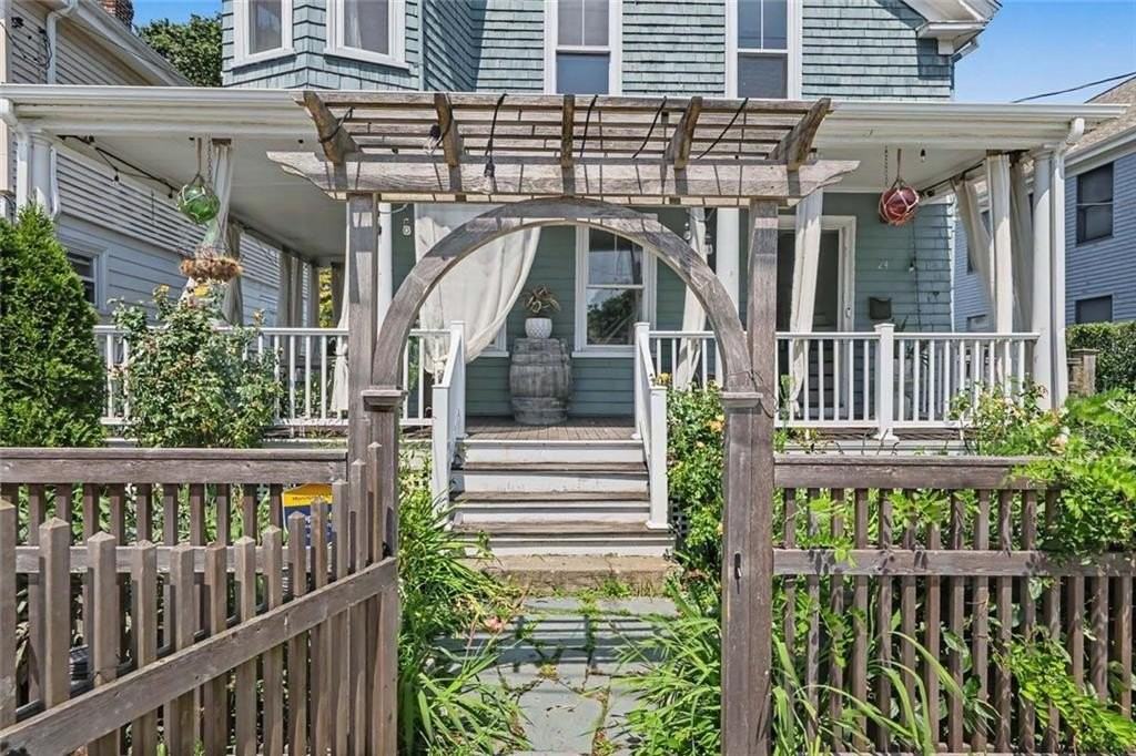 24 Russell Ave - Photo 4 of 34