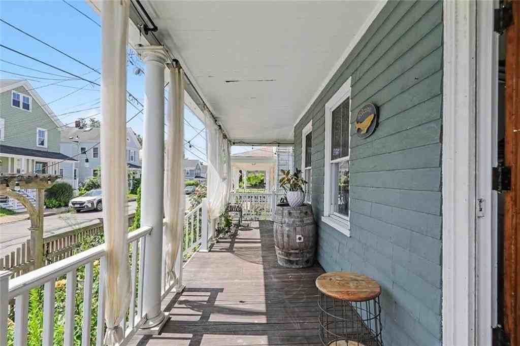 24 Russell Ave - Photo 7 of 34