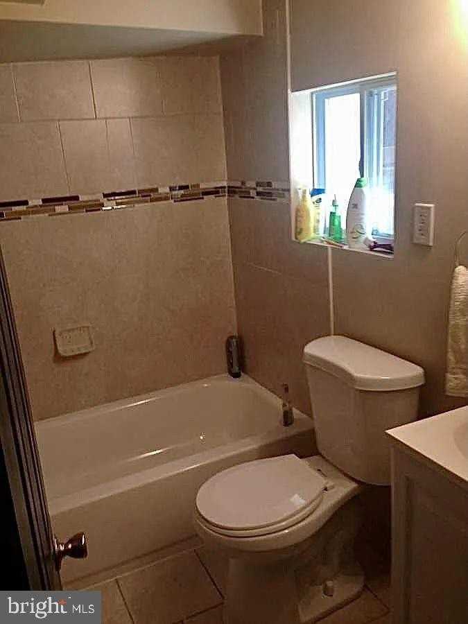 520 Kenyon St Nw - Photo 2 of 10