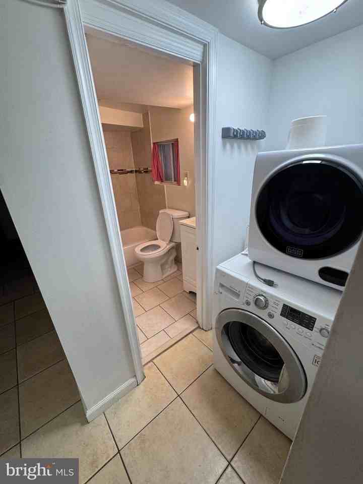 520 Kenyon St Nw - Photo 3 of 10