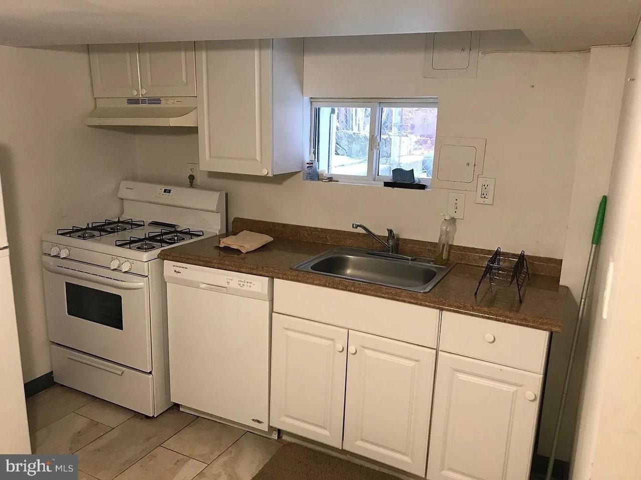 520 Kenyon St Nw - Photo 4 of 10