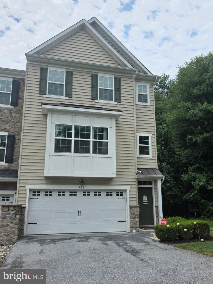 486 Jacobsen Dr - Photo 2 of 40