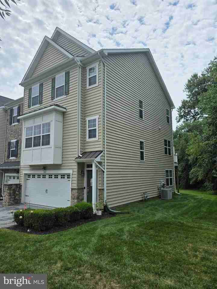 486 Jacobsen Dr - Photo 3 of 40