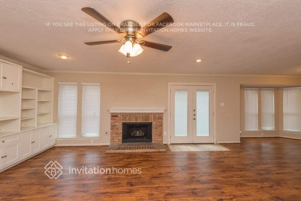 15119 Manorhill Dr - Photo 3 of 21