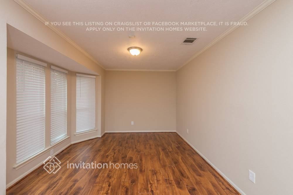 15119 Manorhill Dr - Photo 4 of 21