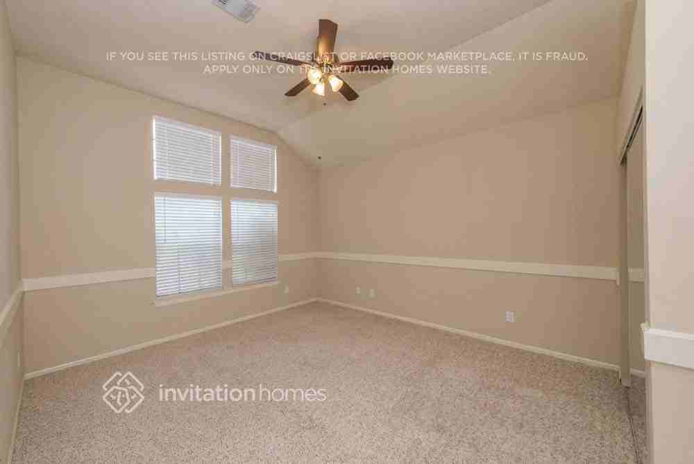 15119 Manorhill Dr - Photo 6 of 21