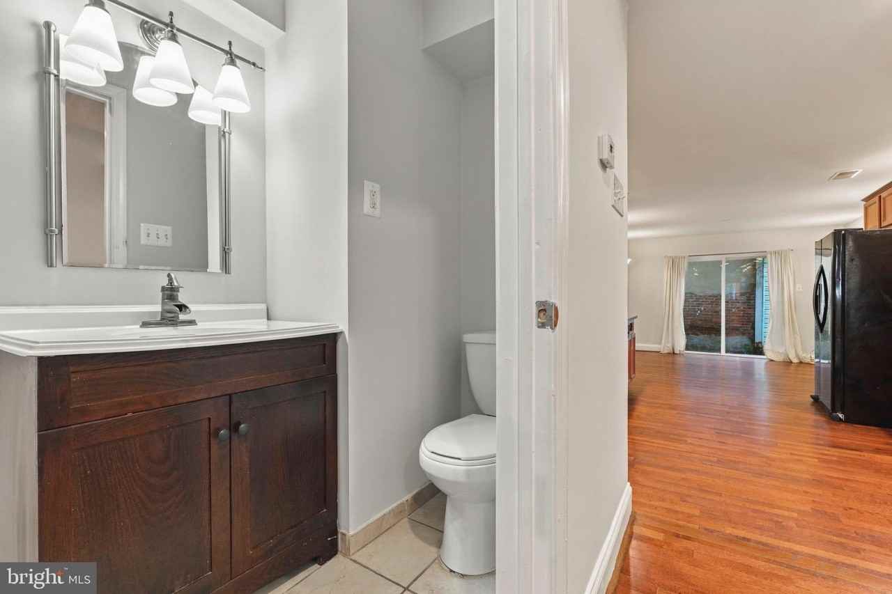 1811 E Pratt St - Photo 5 of 36