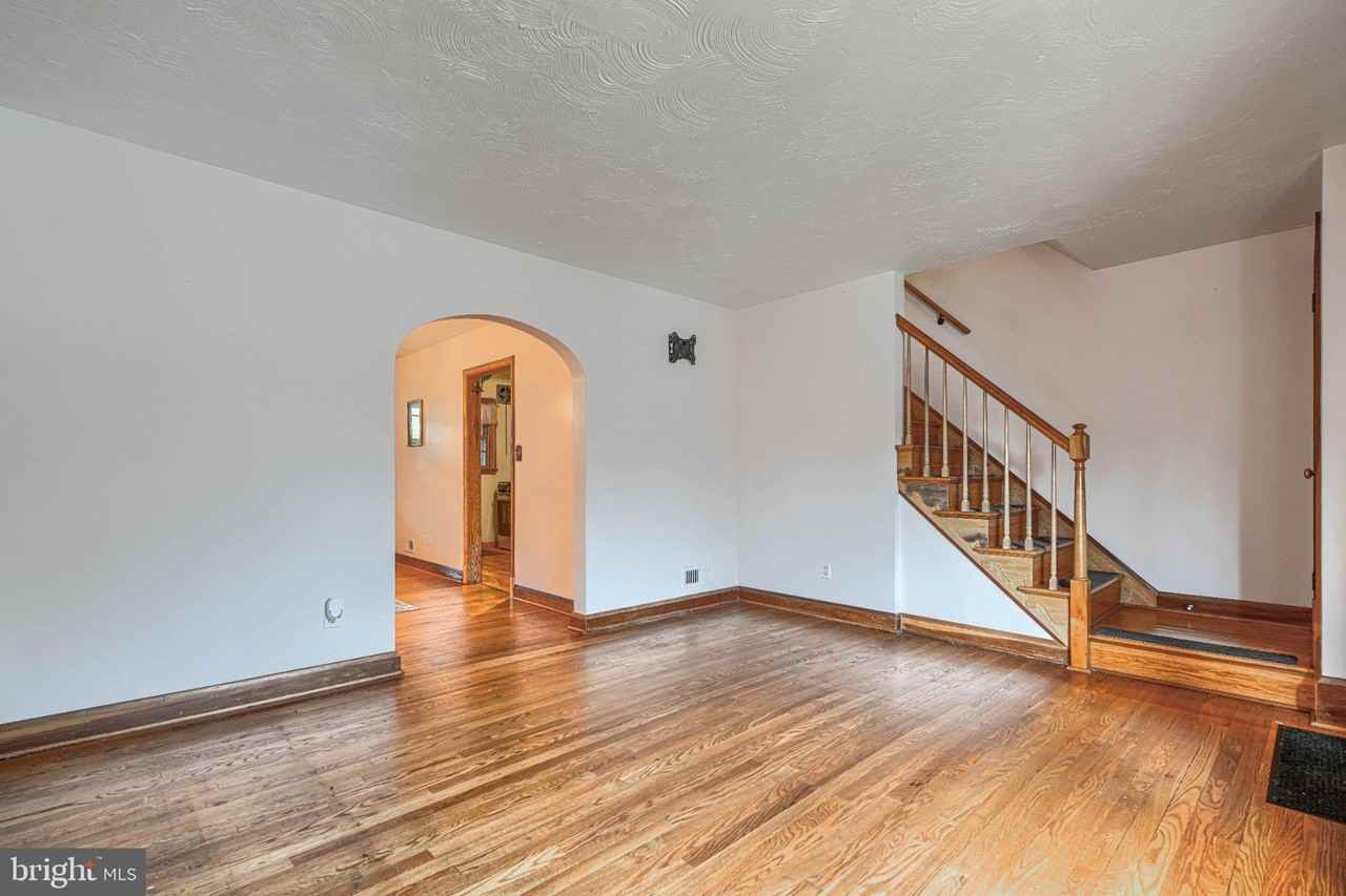 8446 Loch Raven Blvd - Photo 6 of 39