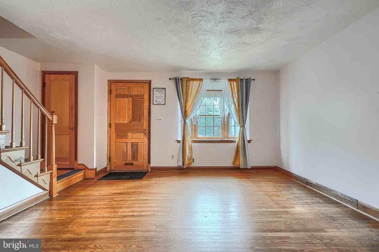 8446 Loch Raven Blvd - Photo 7 of 39