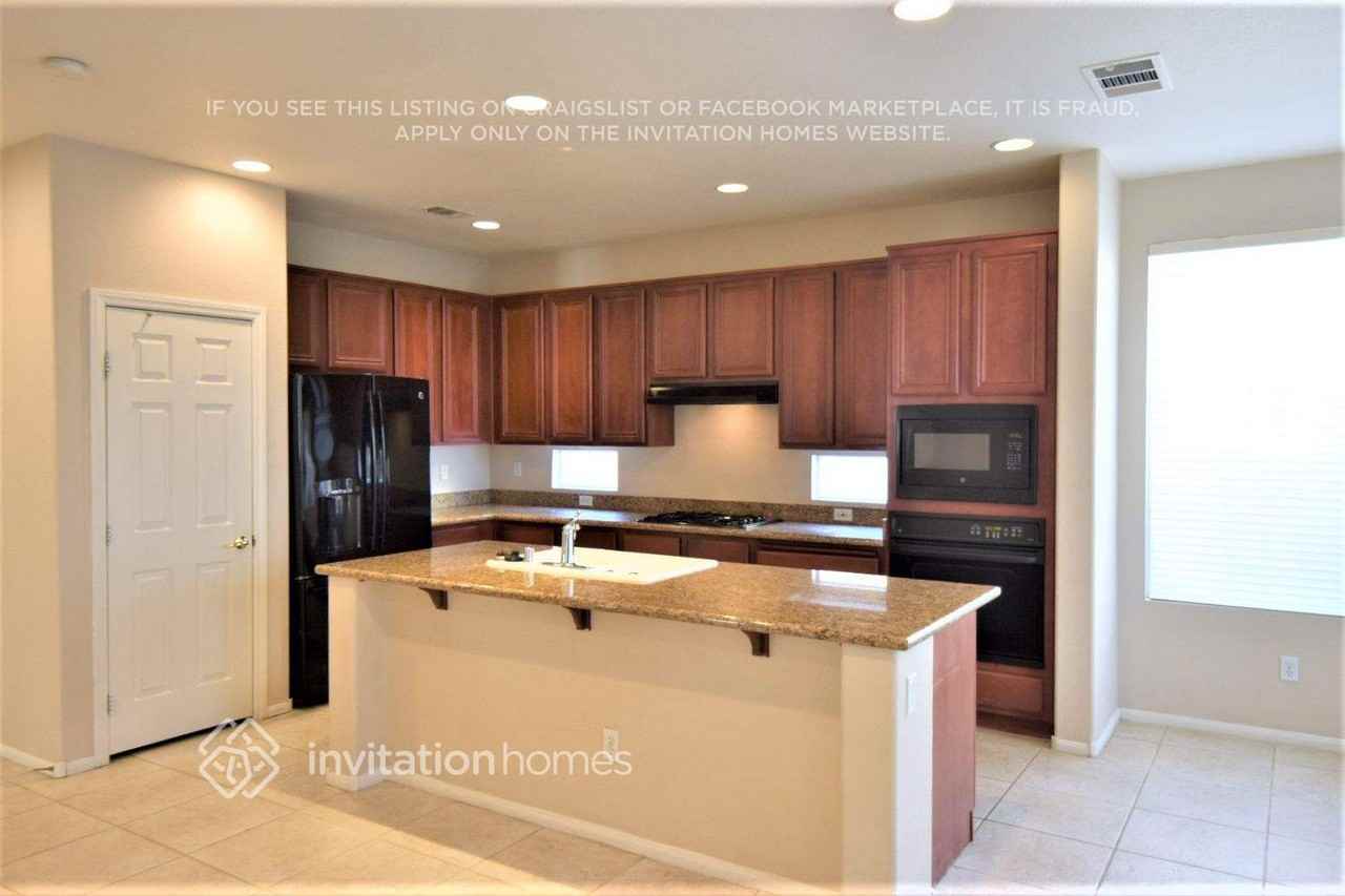 3452 Yellow Cove Ln - Photo 5 of 22