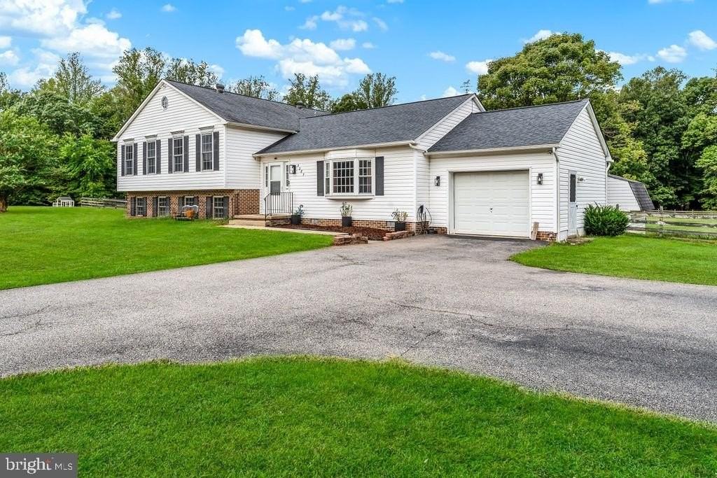 5285 Stowe Ln - Photo 3 of 33