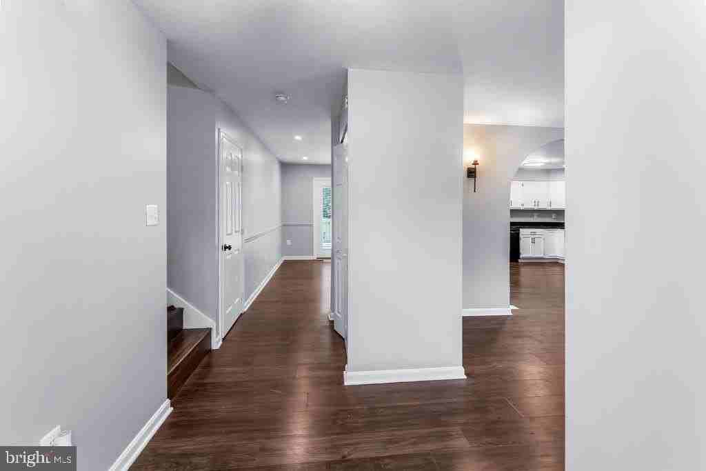 5285 Stowe Ln - Photo 4 of 33