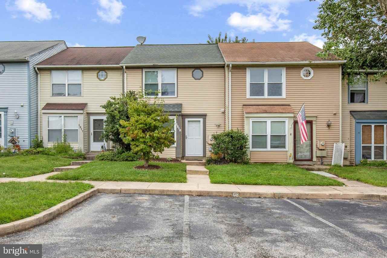 1215 Independence Sq - Photo 2 of 38