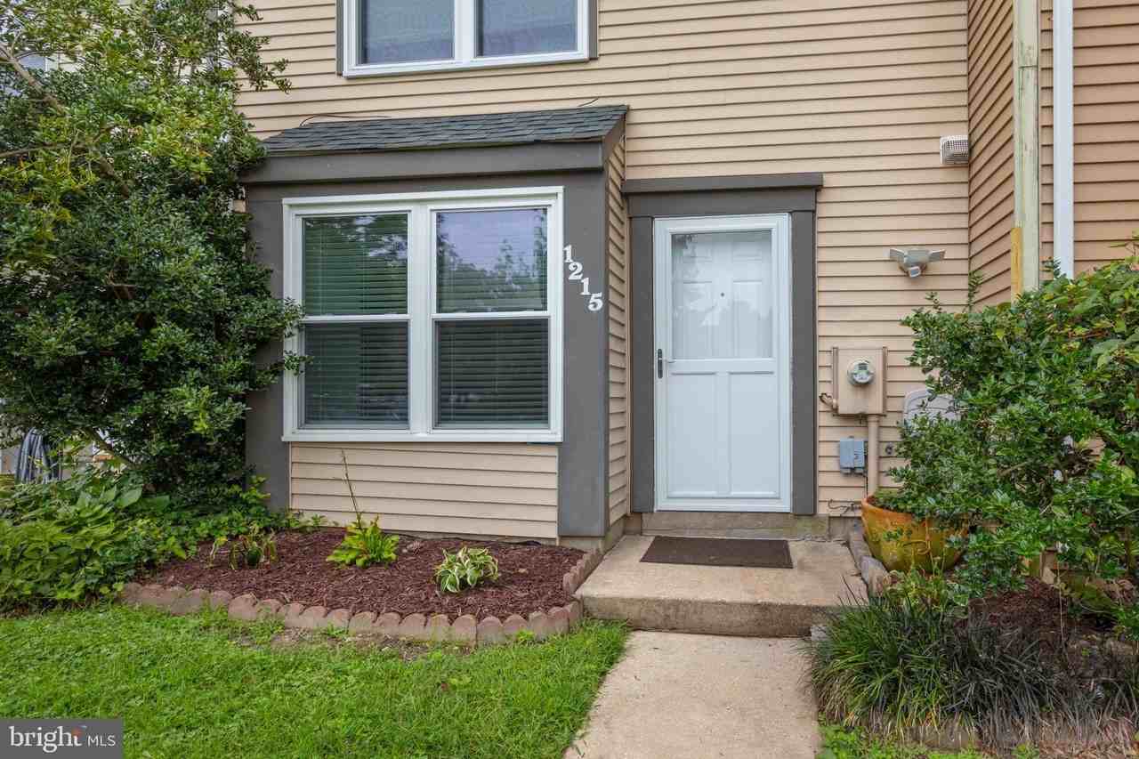 1215 Independence Sq - Photo 4 of 38