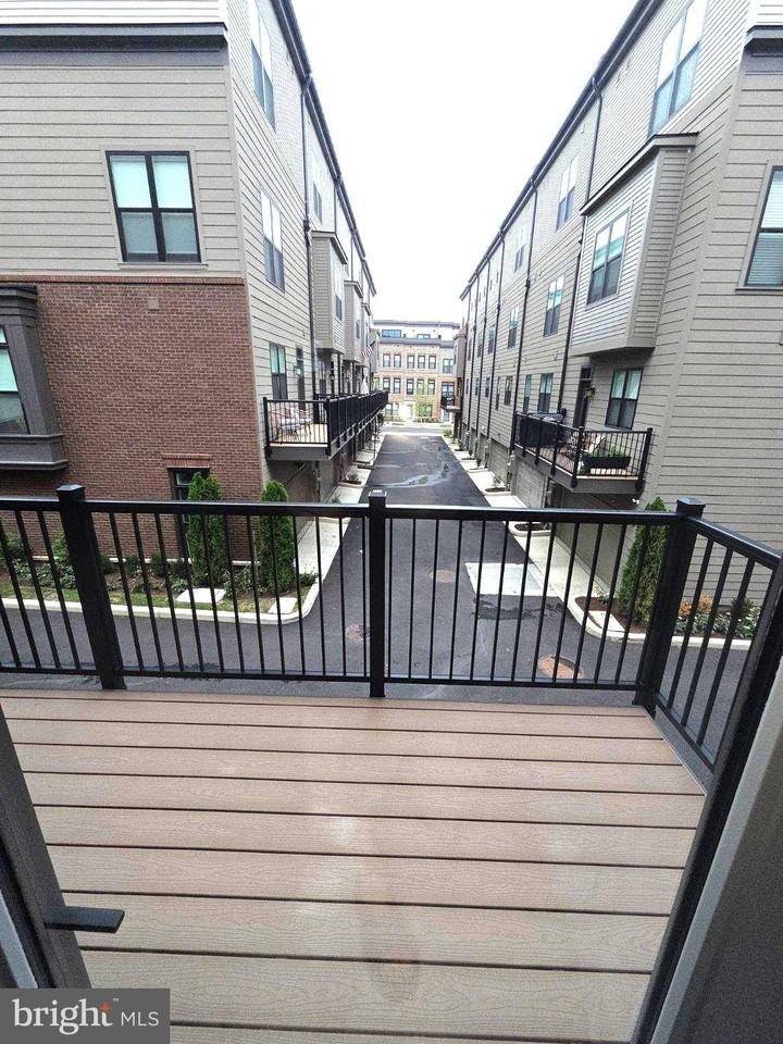 5337 Zenith Overlook - Photo 4 of 29