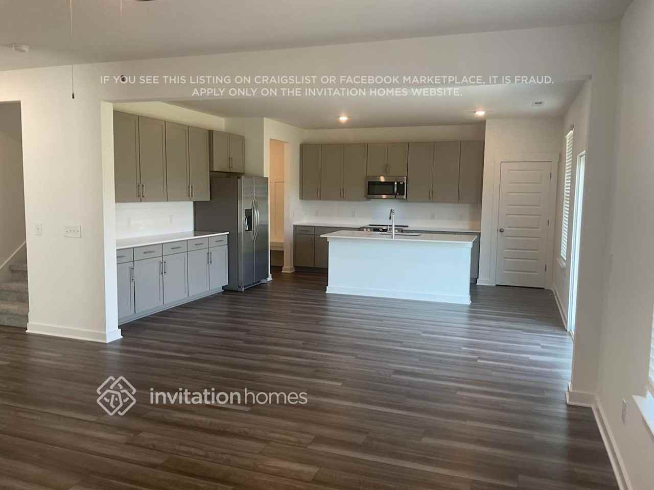112 Longwood Dr - Photo 2 of 13